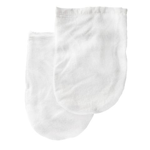 Paar witte badstof handschoenen voor paraffinebehandeling, op een neutrale achtergrond.