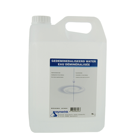 Grote witte jerrycan met blauw etiket van Reymerink Gedemineraliseerd Water 5 liter