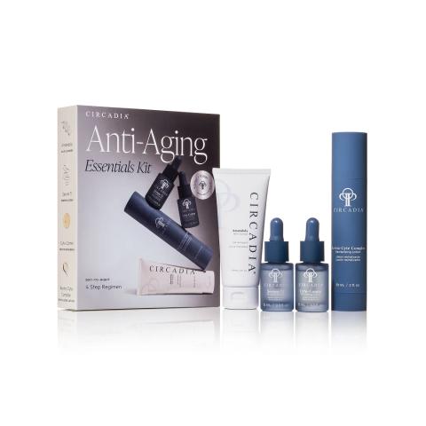 De Circadia Anti-Aging Essentials Regimen Kit, een doos met daarin de vier producten: Amandola Milk Cleanser, Serum 71, Cyto-Comm en Revita-Cyte Complex.