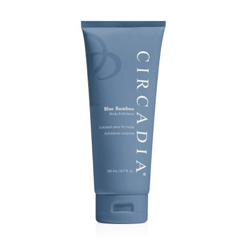 Tube van Circadia Blue Bamboo Body Exfoliator 198 ml met een blauwe dop en witte verpakking.