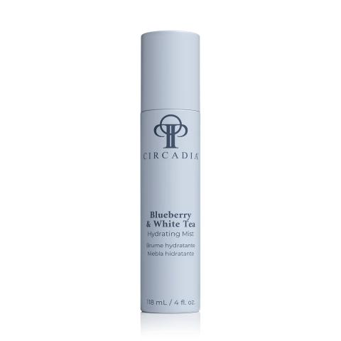 Circadia Blueberry & White Tea Hydrating Mist 118 ml in een witte sprayflacon met blauwe en grijze accenten.