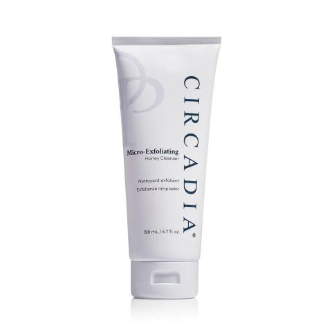 Witte tube Circadia Micro-Exfoliating Honey Cleanser 198 ml met grijze en gele accenten.