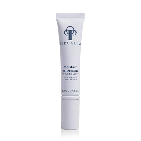 Witte tube met zwarte dop van Circadia Moisture On Demand 15 ml op een witte achtergrond.