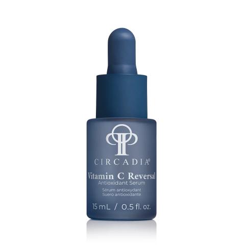 Flesje Circadia Vitamin C Reversal Serum 15 ml met een witte pompdispenser en witte dop.