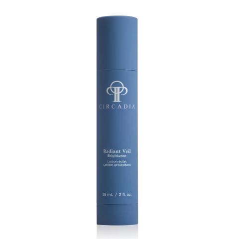 Witte tube en doos van Circadia White Veil Brightener op een witte achtergrond.
